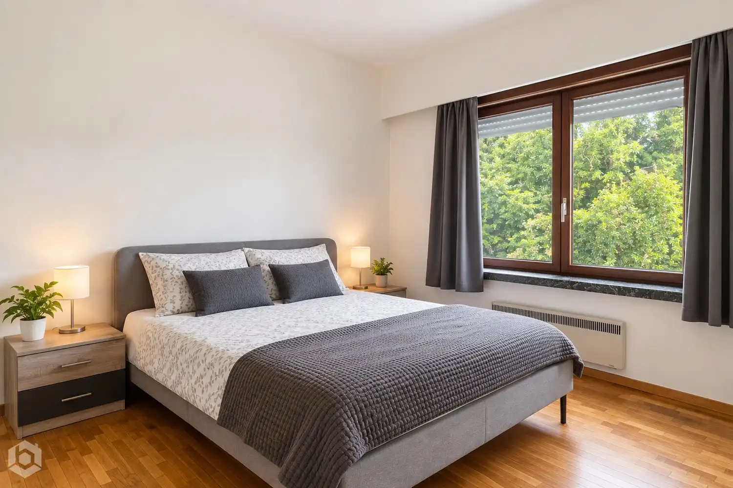 Appartementsgebouw met 4 app., 2 handelsglv., 5 garages én tuin foto 6