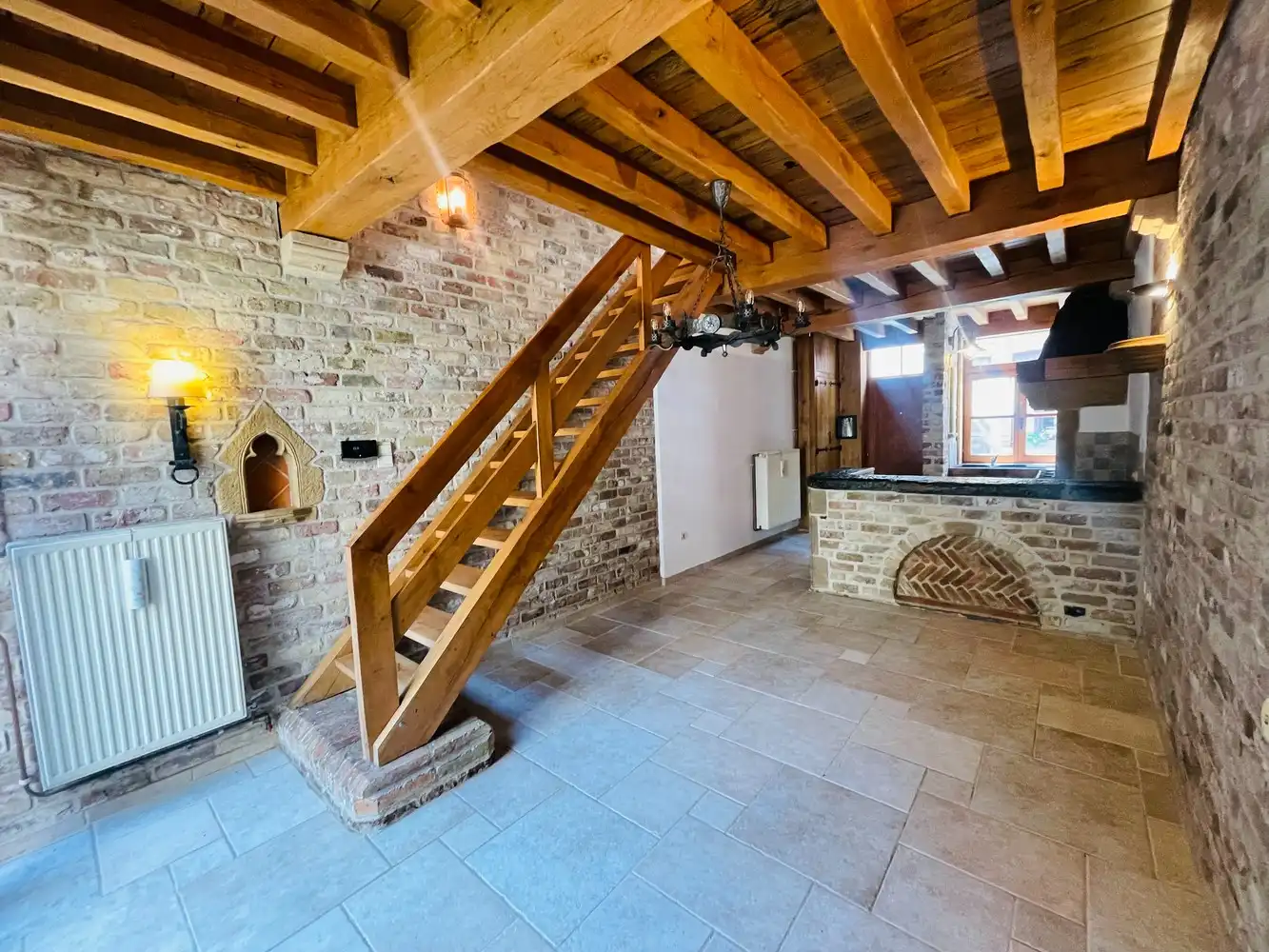 Brugge centrum, in charmante rustige straat,  NETTE KARAKTERVOLLE KNUSSE STADSWONING met patio en 2 ruime slaapkamers foto 5