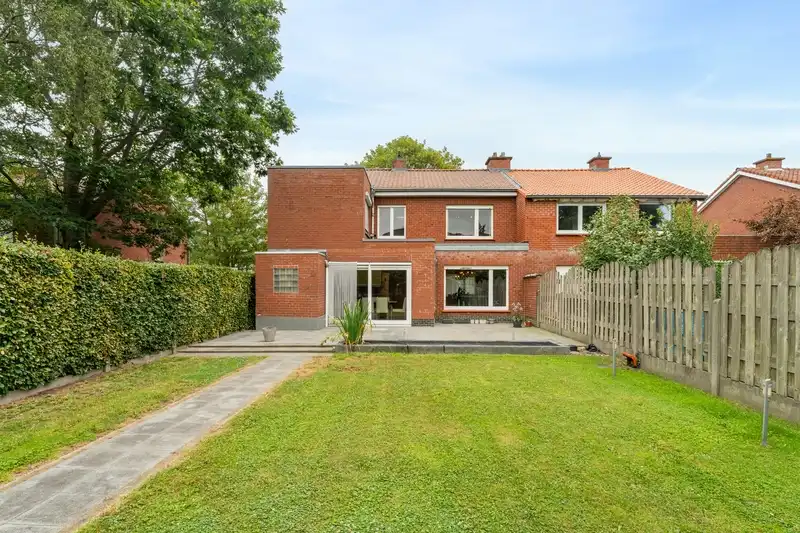 Roeselare : Robuuste halfopen bebouwing op 353 m² met verrassend veel ruimte en zuidgerichte tuin foto 17