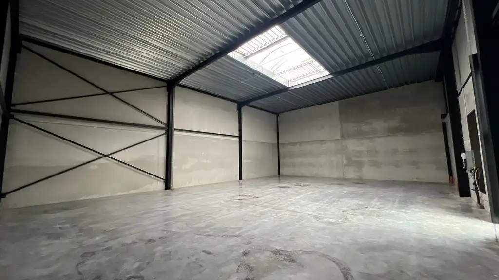 Klein magazijn te huur in Herzele Business Park foto 9