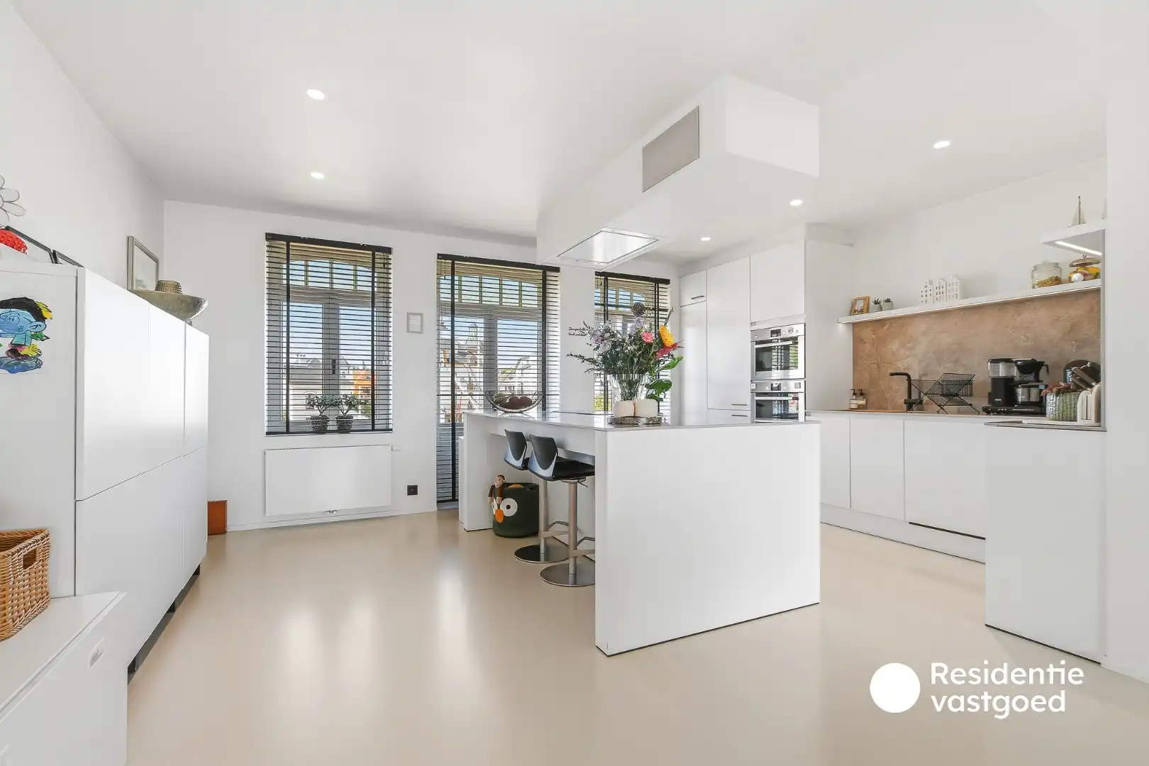 Wonen boven, ondernemen beneden: volledig gerenoveerd restaurant met luxueuze woonst in hartje De Haan foto 6