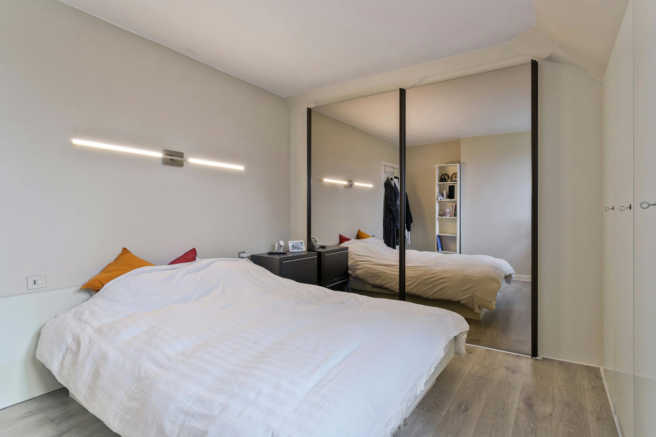 Modern magazijn van 145m² samen met ruime gezinswoning te koop in Bissegem foto 11