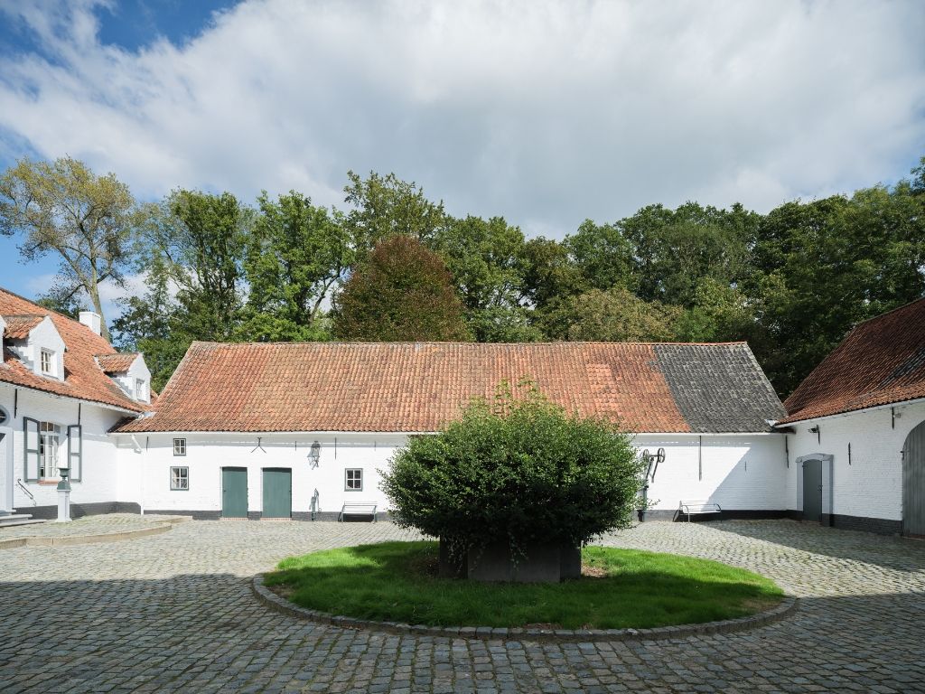 Authentieke vierkantshoeve in idyllische groene omgeving, centraal gelegen tussen Gent en Oudenaarde. foto 4
