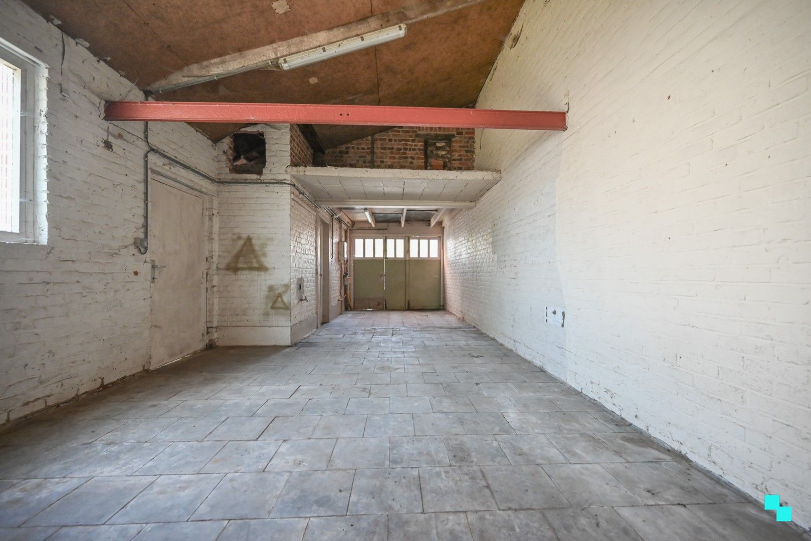 Eéngezinswoning met garage en achteruitweg in het hartje van Sint-Eloois-Winkel foto 18