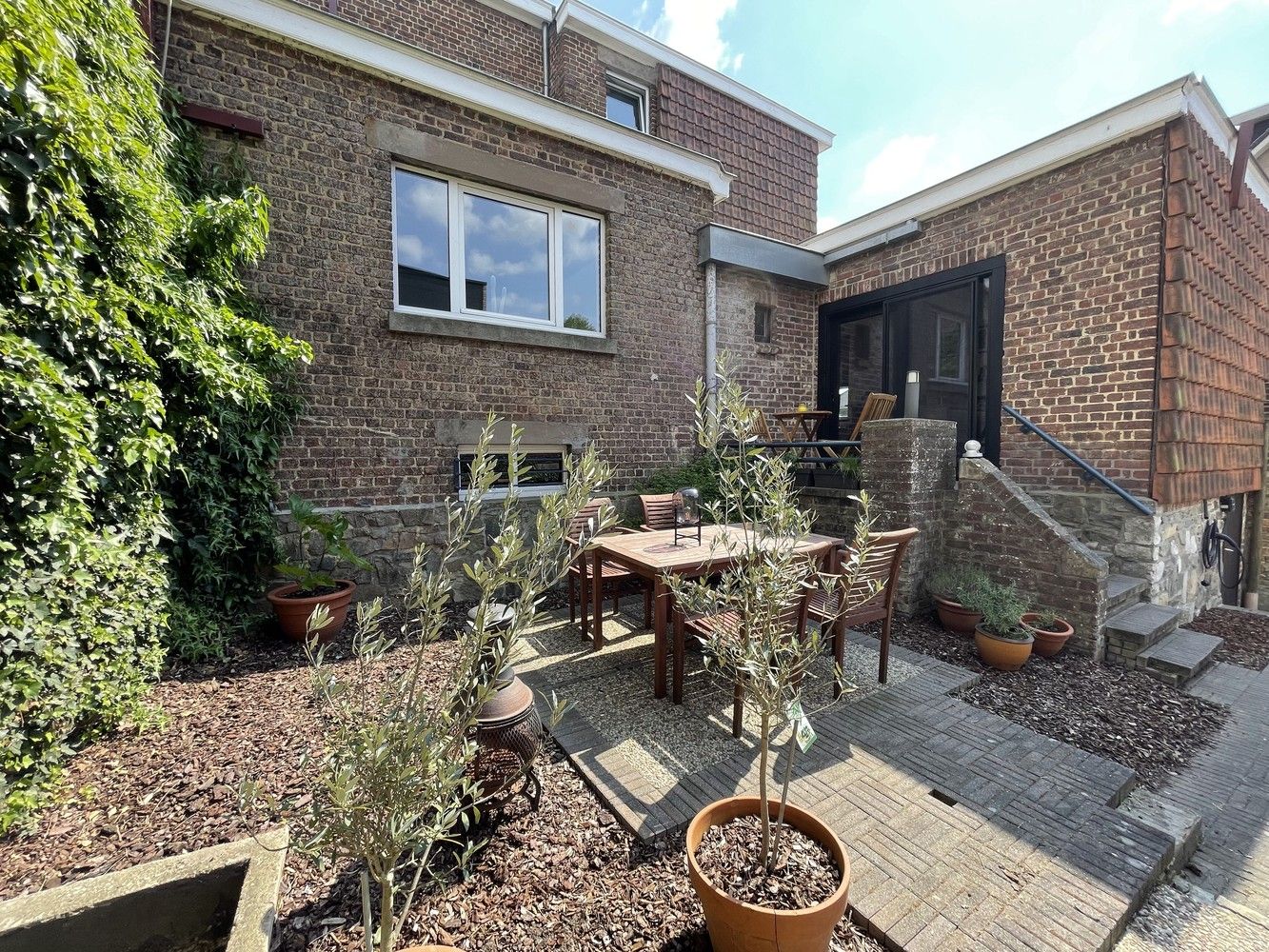 Unieke gerenoveerde woning met 5 slaapkamers en bureau foto 31