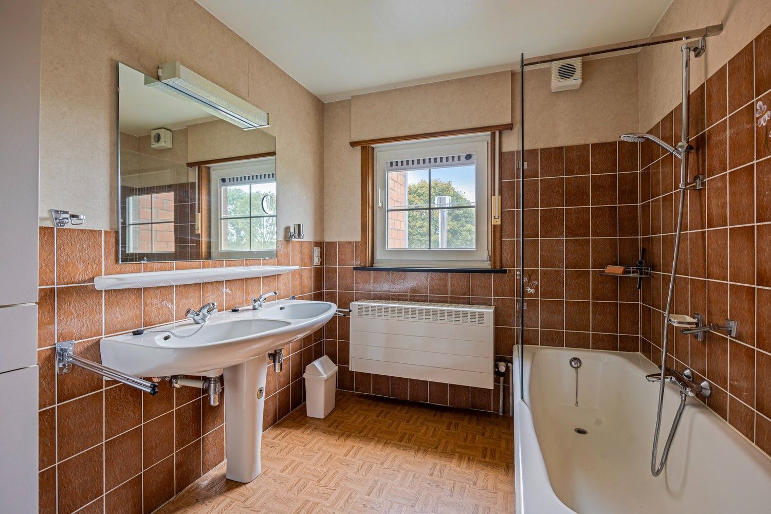 Ruime woning met 4 slaapkamers, bureau en hedendaags potentieel foto 13