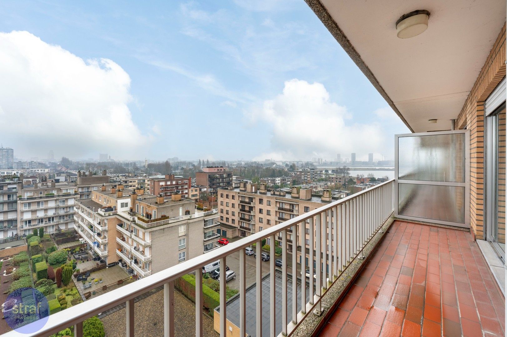 Groot  (118m2) appartement op bovenste verdieping met vrij uitzicht over 't Stad foto 8