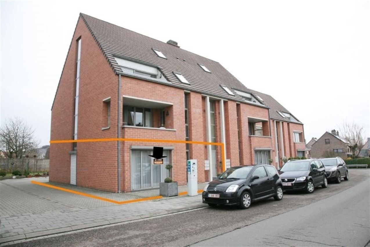 Gelijkvloers app 2 slpk. met ondergrondse brede parkeerplaats vlakbij centrum foto 1