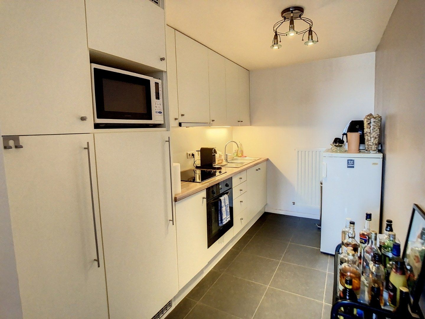 Goed gelegen appartement met 2 slaapkamers, terras en autostaanplaats te Tongeren foto 4