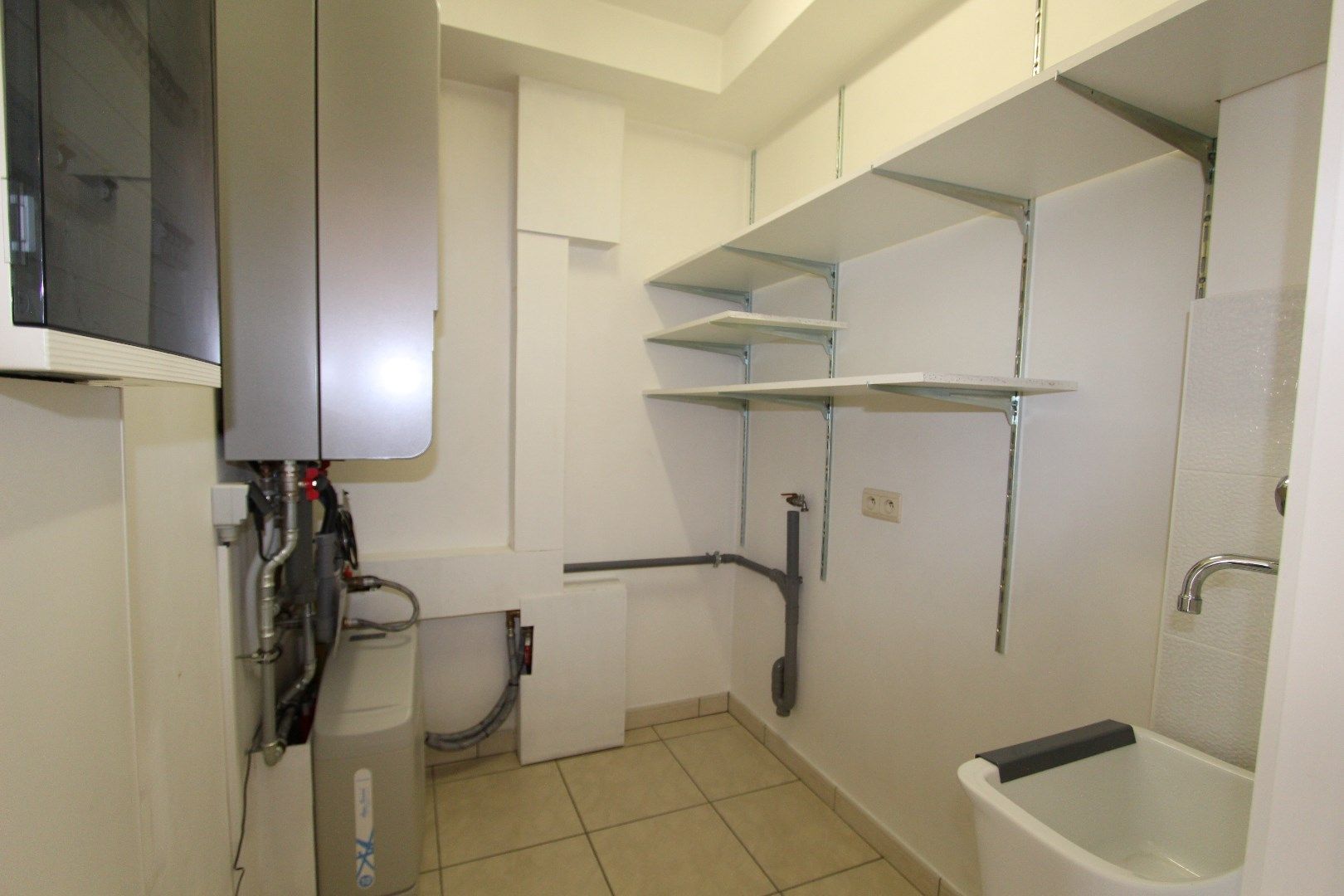 RUIM DUPLEX APPARTEMENT MET TERRAS EN AUTOSTAANPLAATS foto 7