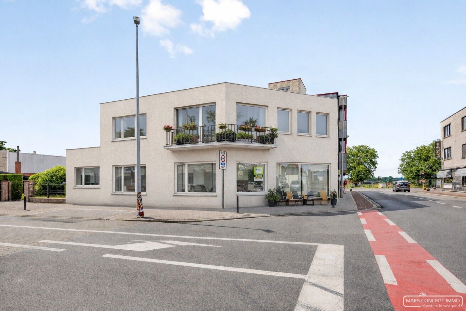 Hoofdfoto van de publicatie: Handelsruimte met woning op topligging in Zulte