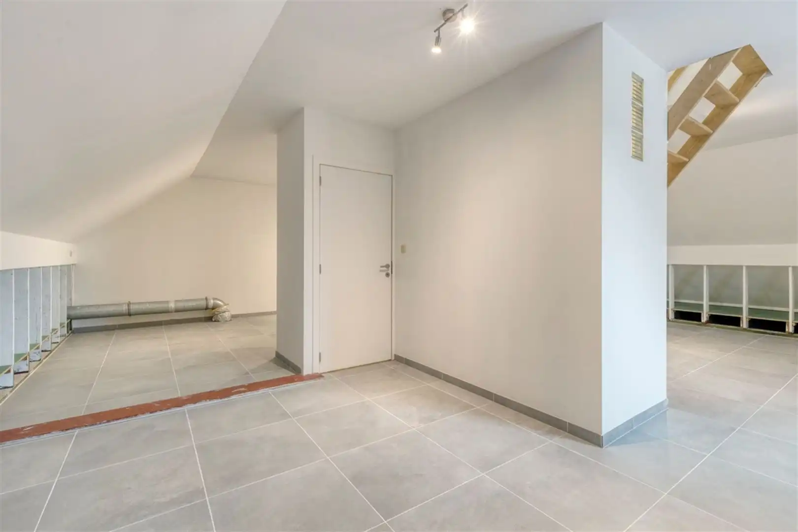 Uitzonderlijk ruime en toekomstgerichte woning met een indrukwekkende 358m² bewoonbare opp. EPC-label A. Residentiële woonwijk met winkels, scholen, horeca en andere voorzieningen vlakbij. foto 30