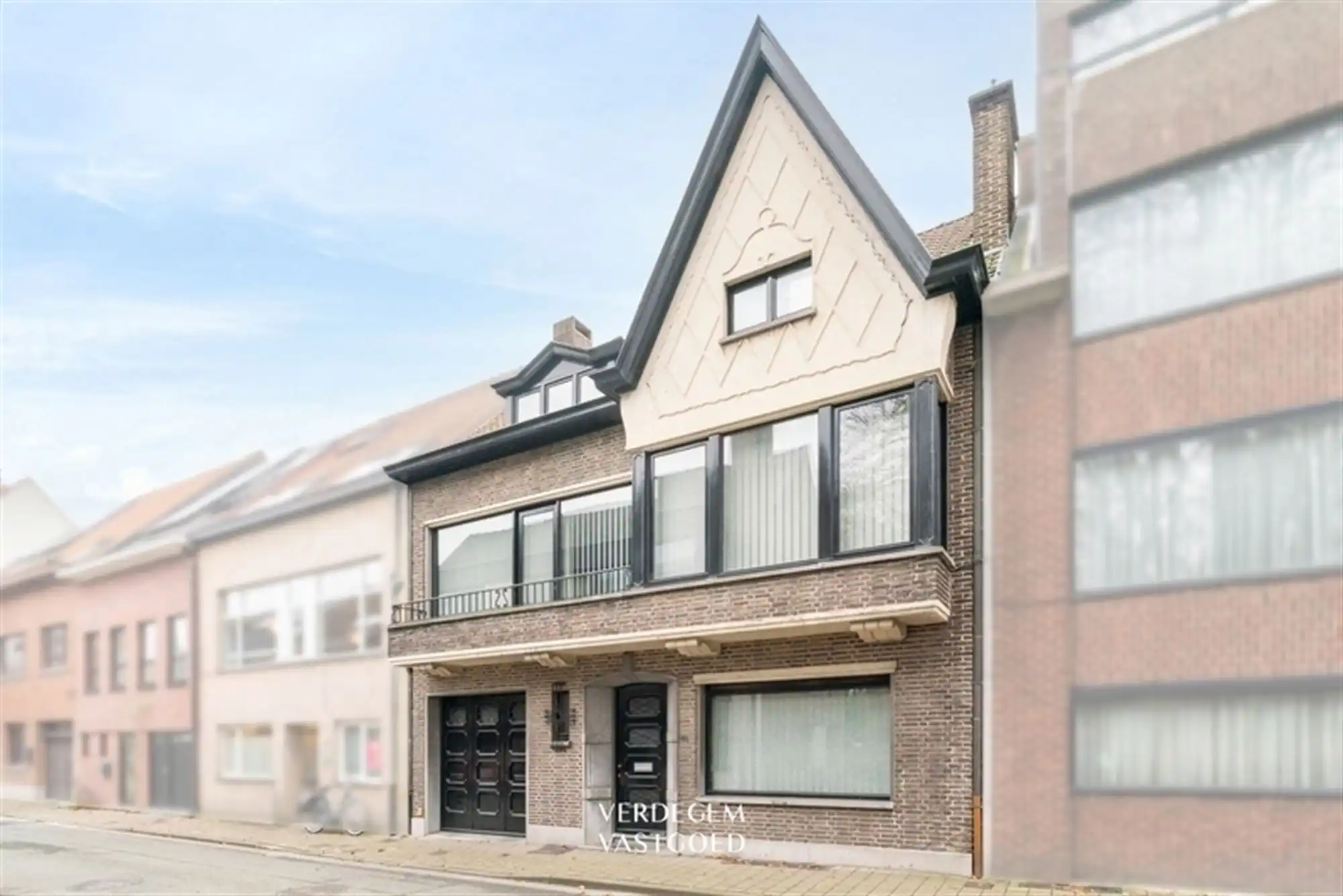 Architecturale woning met meerdere slaapkamers, garage en prachtige tuin foto 33