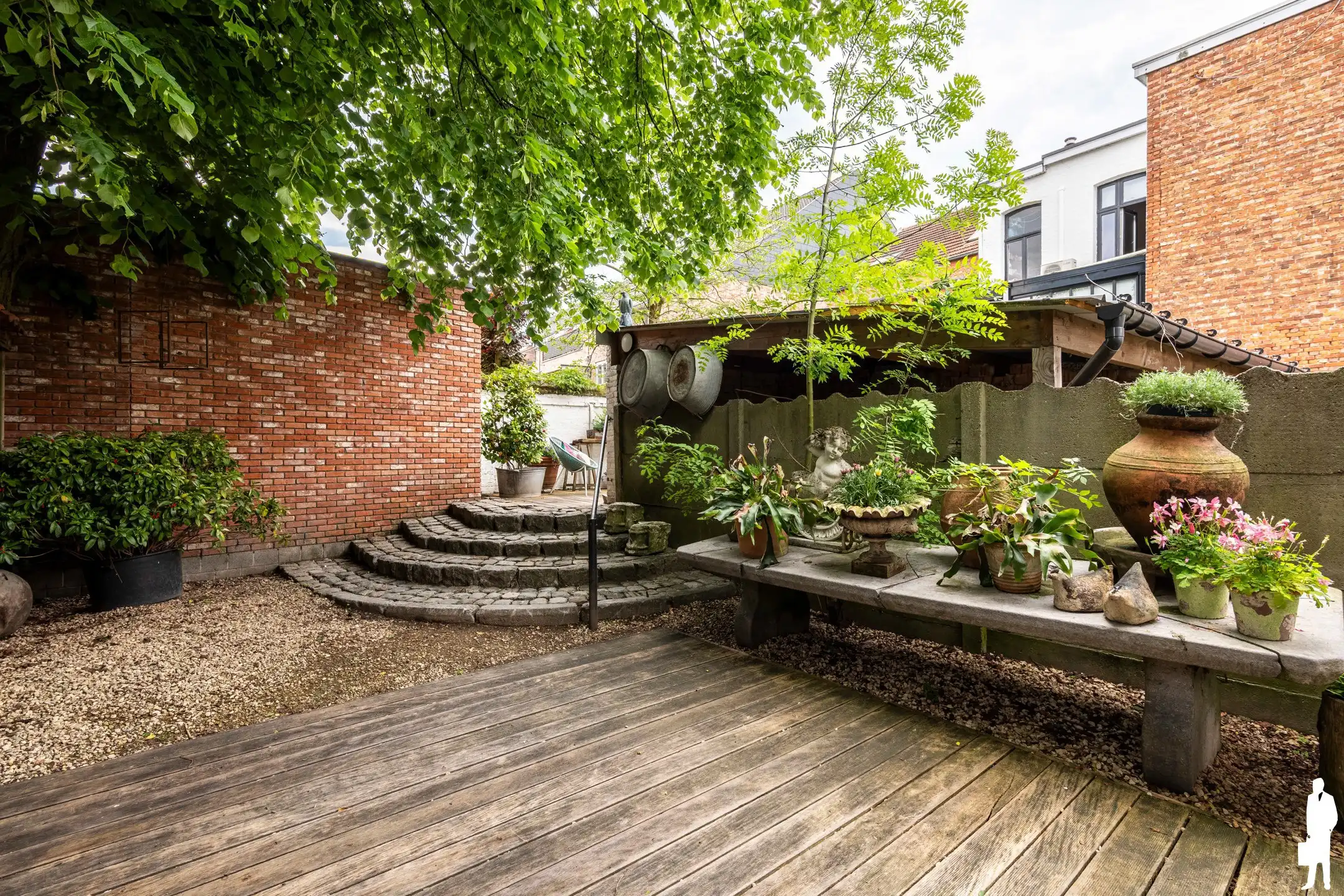 Majestueus handelspand met woonst, tuin en private parking foto 28