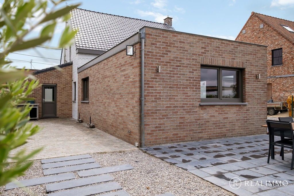 Volledig gerenoveerde woning op ruim perceel! foto 15