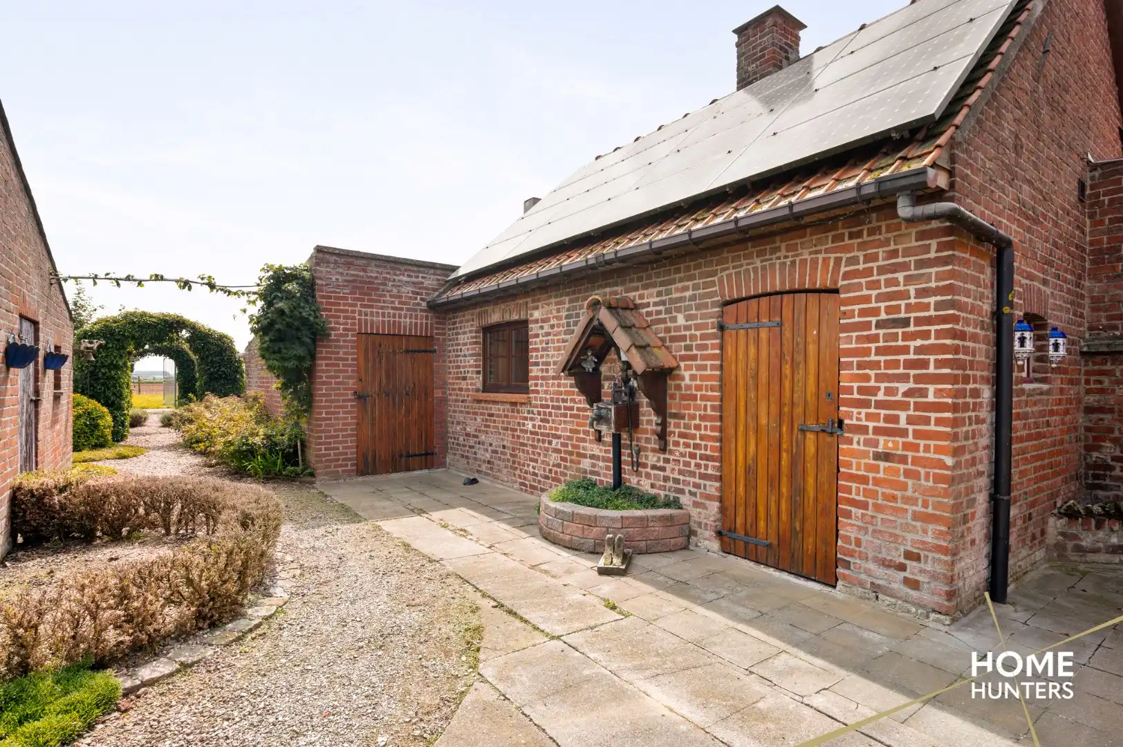 Charmante woning op een perceel van 4811 m² met paardenstallen, paddock en hooi opslagplaats foto 5