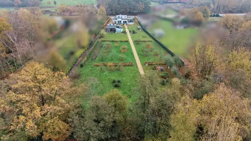 Moderne villa 247m² met bijgebouw-garage en zwembad op 58 are foto 4