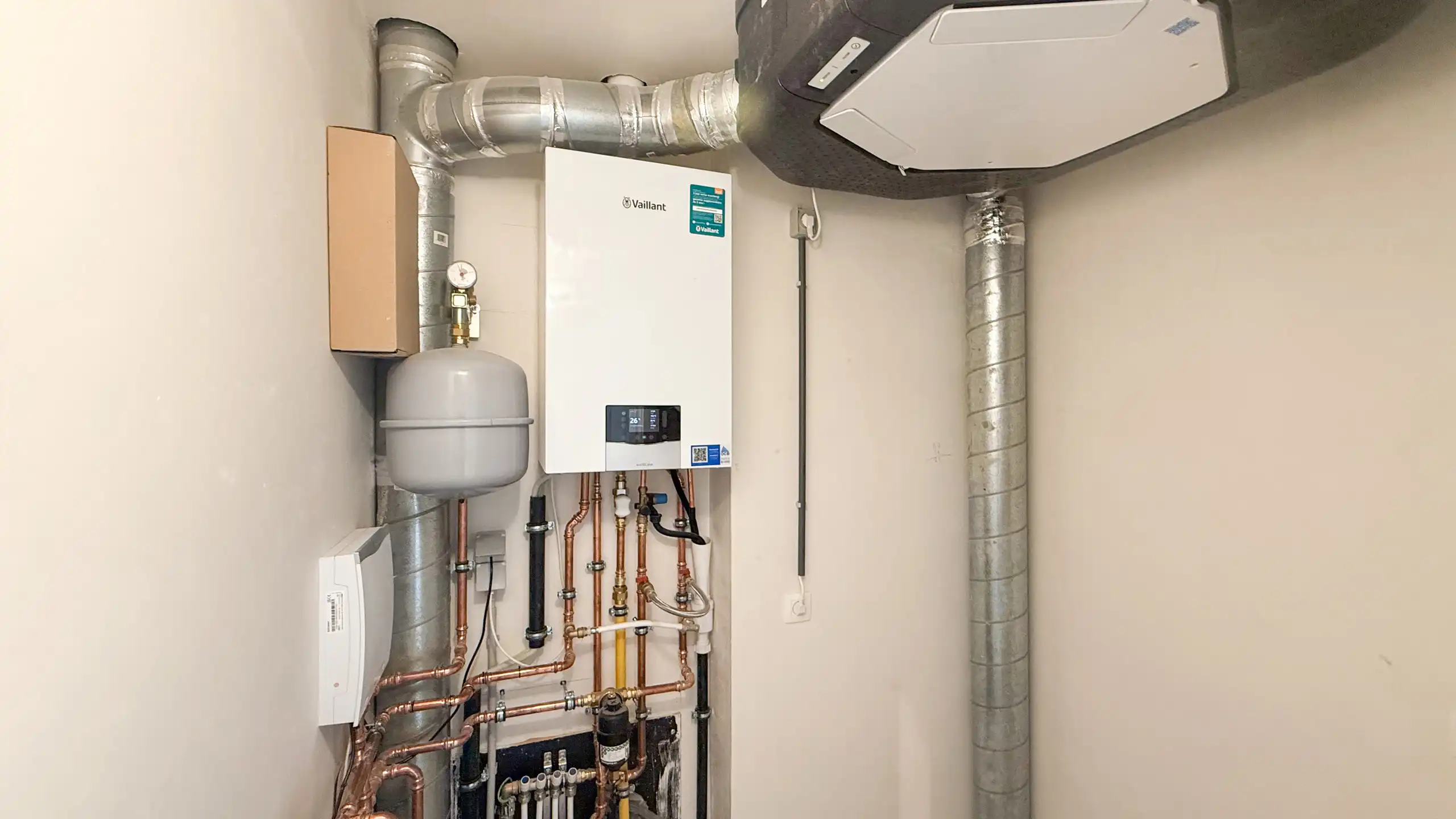 Kwalitatief afgewerkte nieuwbouwwoning op centrale ligging! foto 31