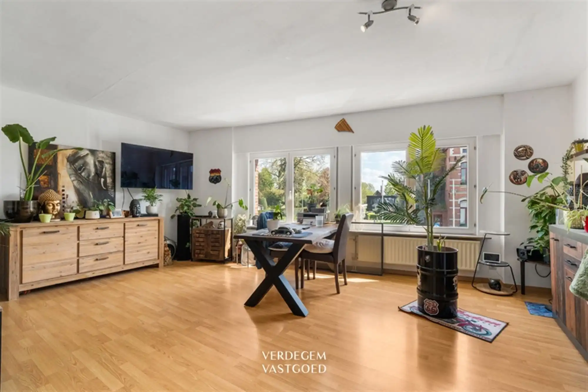 Opbrengsteigendom met 2 appartementen en 4 garages in het centrum van Sleidinge  foto 6
