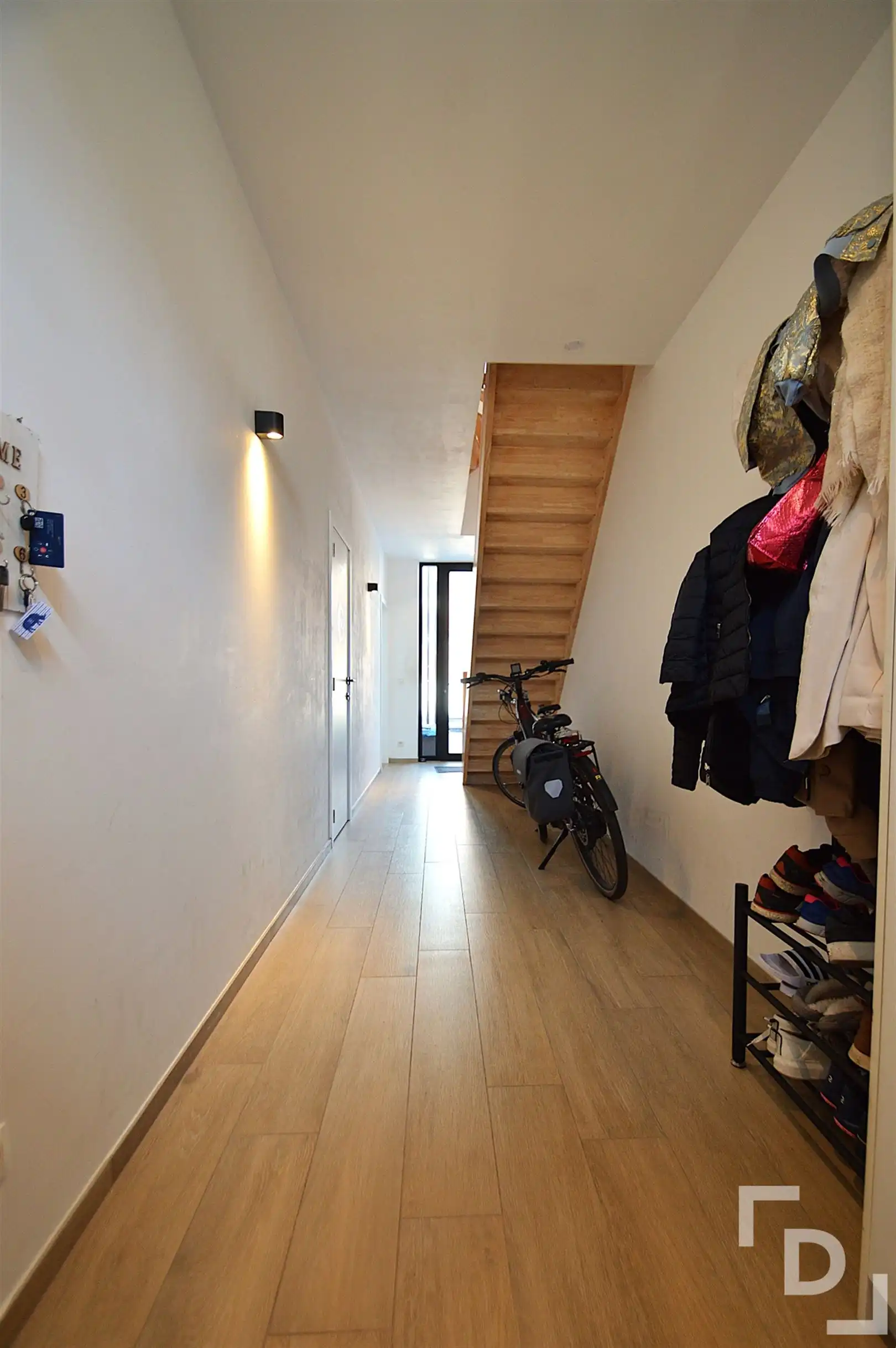 Volledig gerenoveerde, karaktervolle woning met tuin in Ieperse stadscentrum foto 9