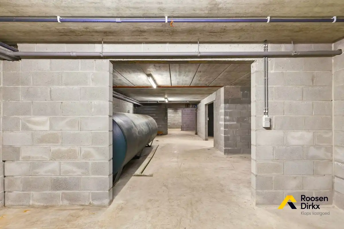 Vrijstaande en degelijke gezinswoning met 300m² bewoonbare oppervlakte en mogelijk 5 slaapkamers op perceel van 974m² foto 22
