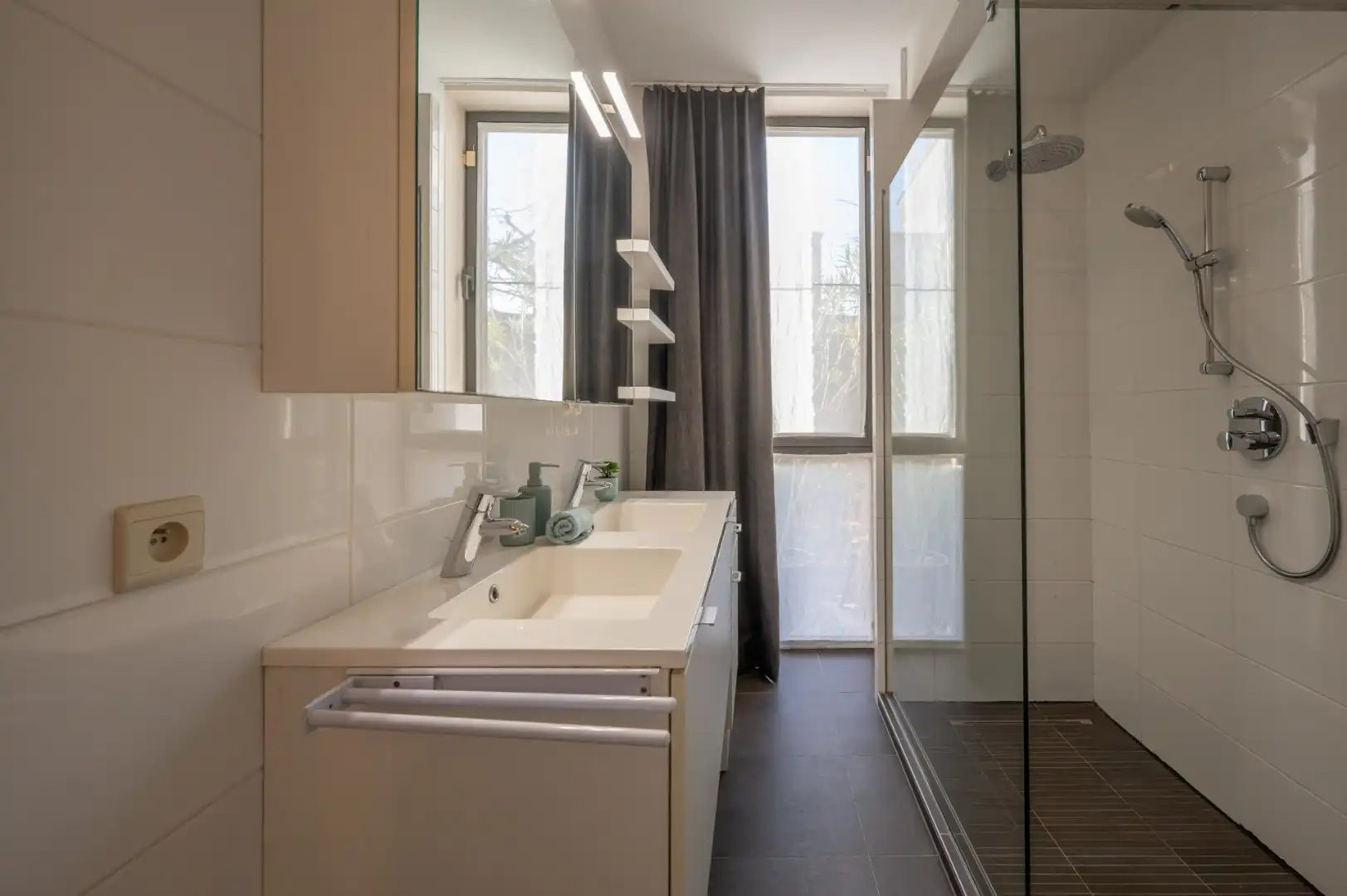 Gelijkvloers hoekappartement op unieke ligging in hartje Brugge foto 9