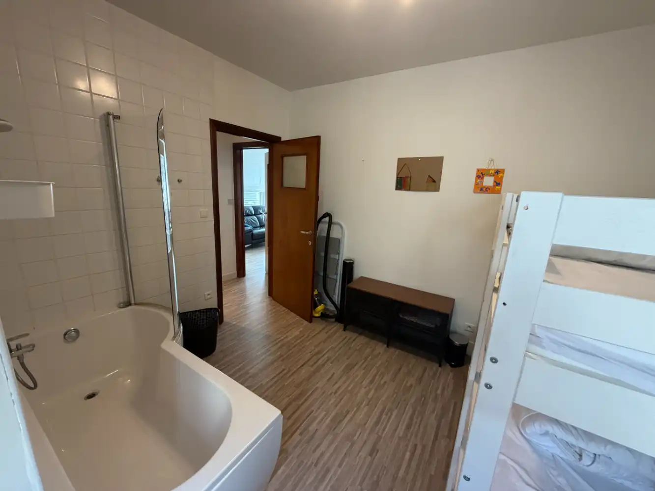 Instapklaar gemeubeld appartement met één slaapkamer. Gelegen op het tweede verdiep in een gebouw zonder lift. foto 16