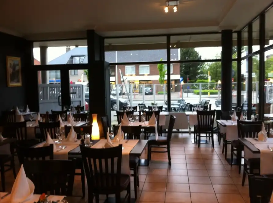 Gekend Italiaans Restaurant in Centrum Lochristi over te nemen foto 3