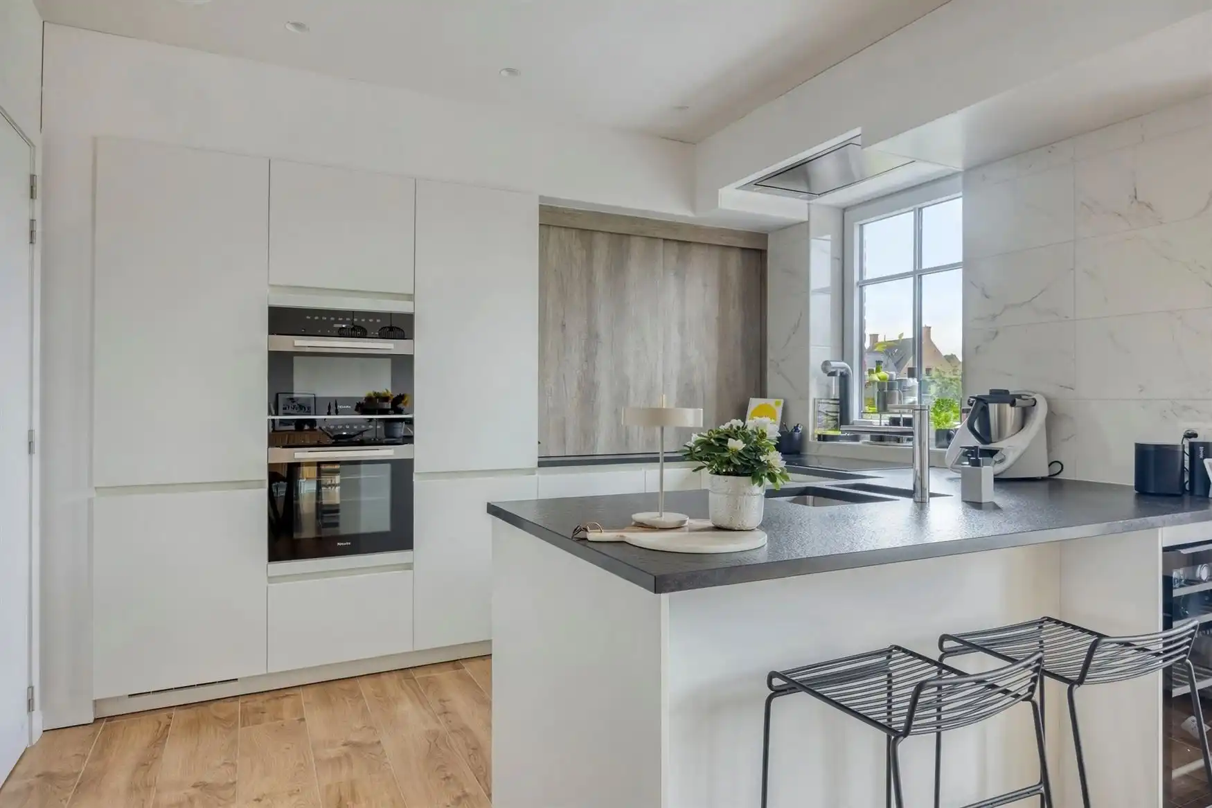Uitzonderlijke nieuwbouwwoning in landelijke stijl foto 8