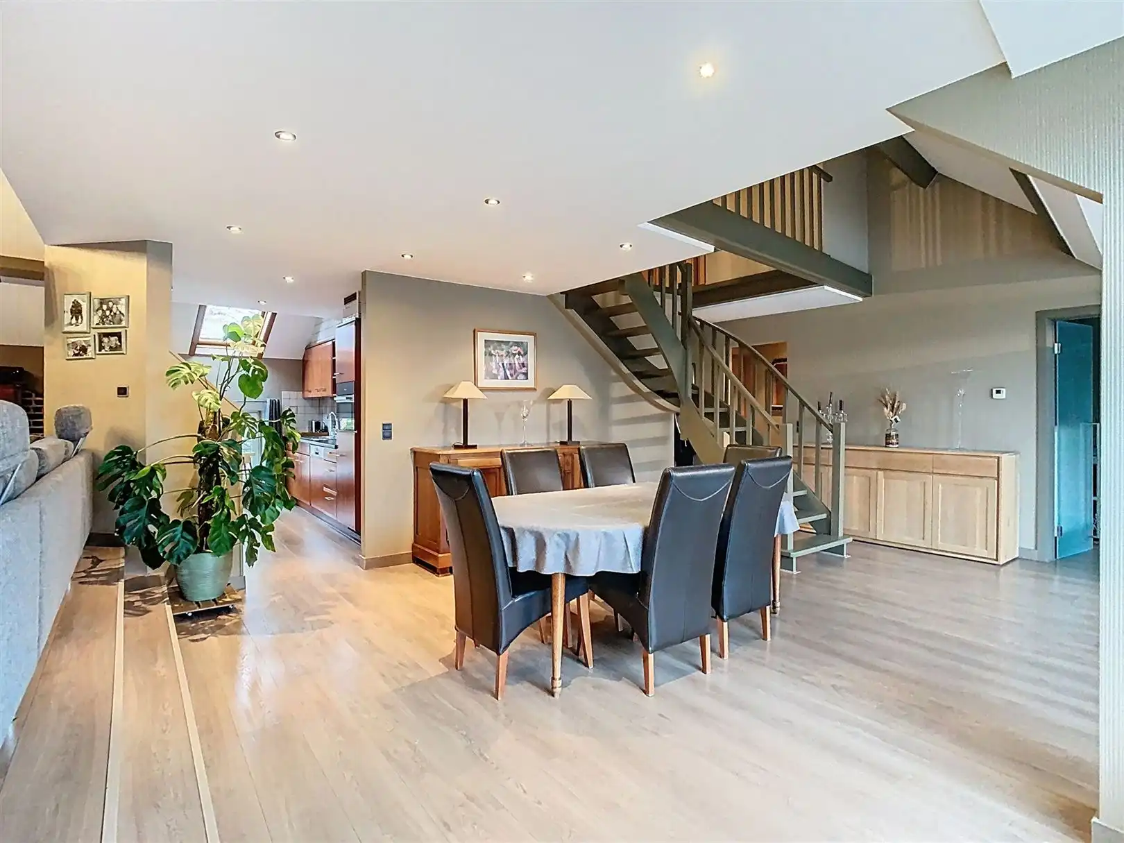 Gebouw met ruim 4 slaapkamer appartement en gelijkvloerse handelszaak foto 20