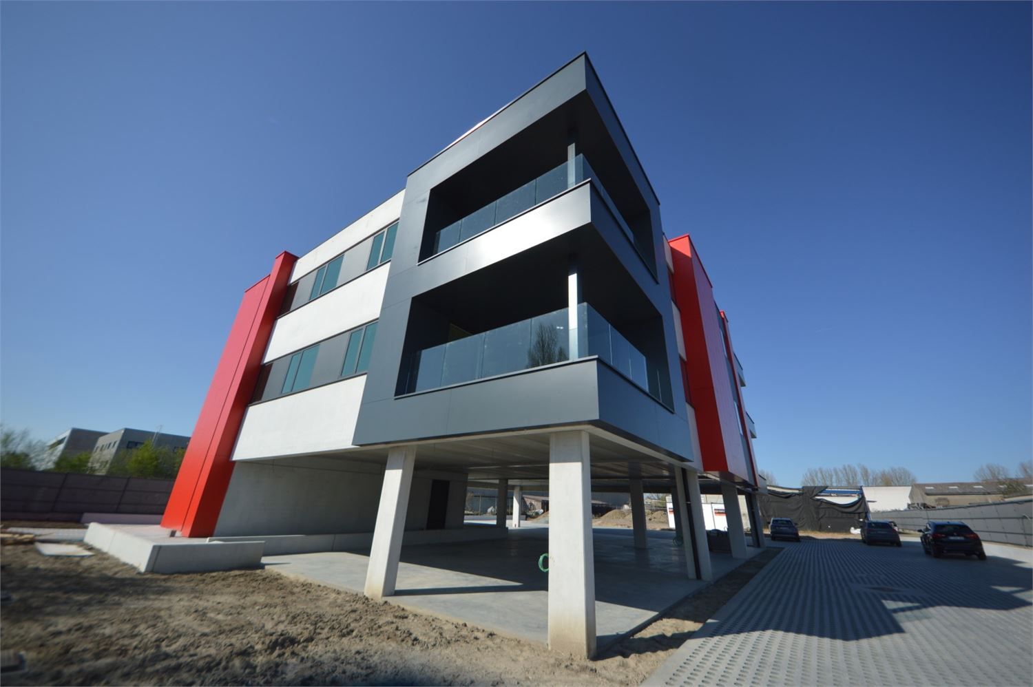 NIEUWBOUWKANTOREN MET PARKING NABIJ E40 foto 16