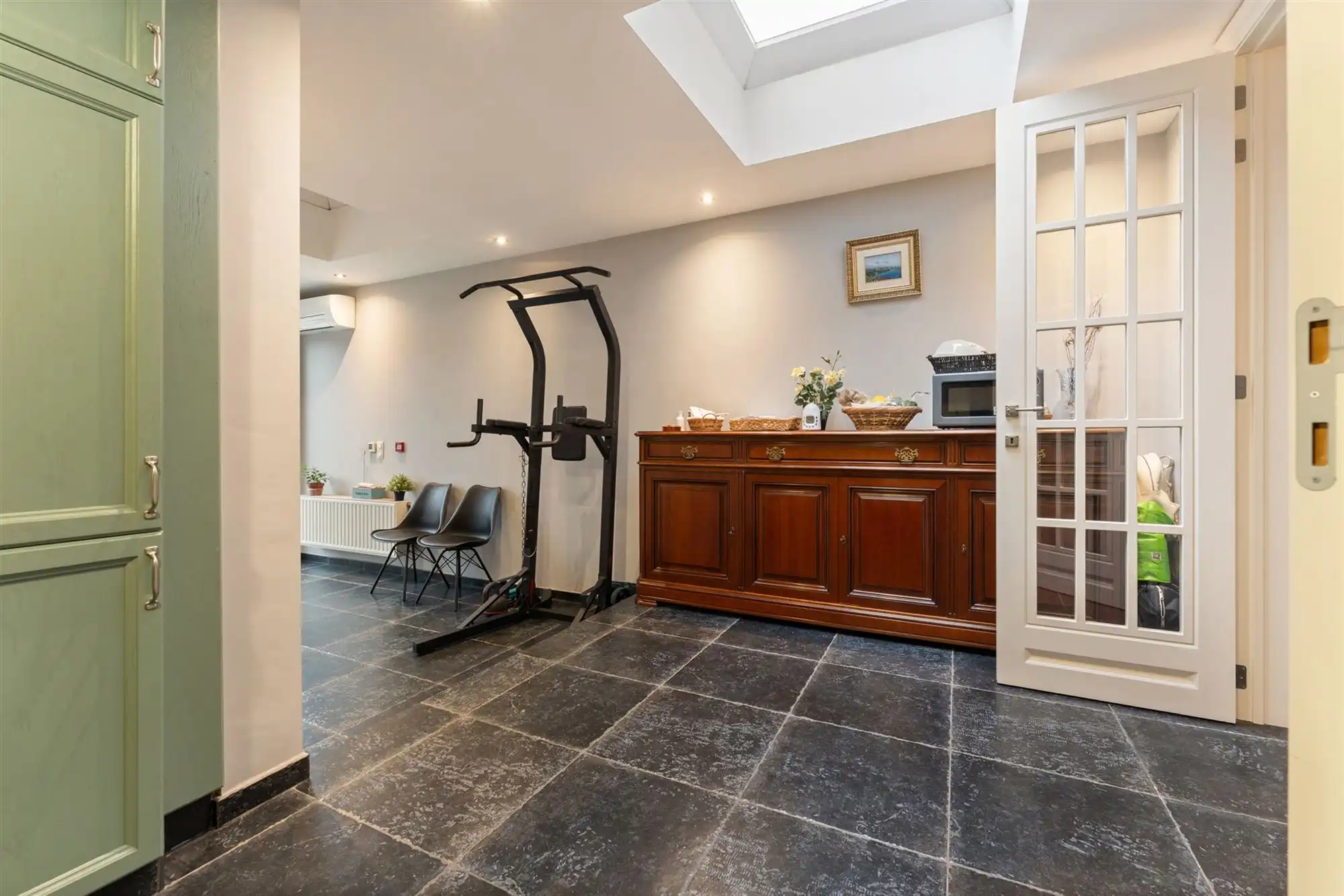 KNAP GERENOVEERDE WONING (175M²) MET 4 SLAAPKAMERS EN LEUKE STADSTUIN TE HASSELT foto 9