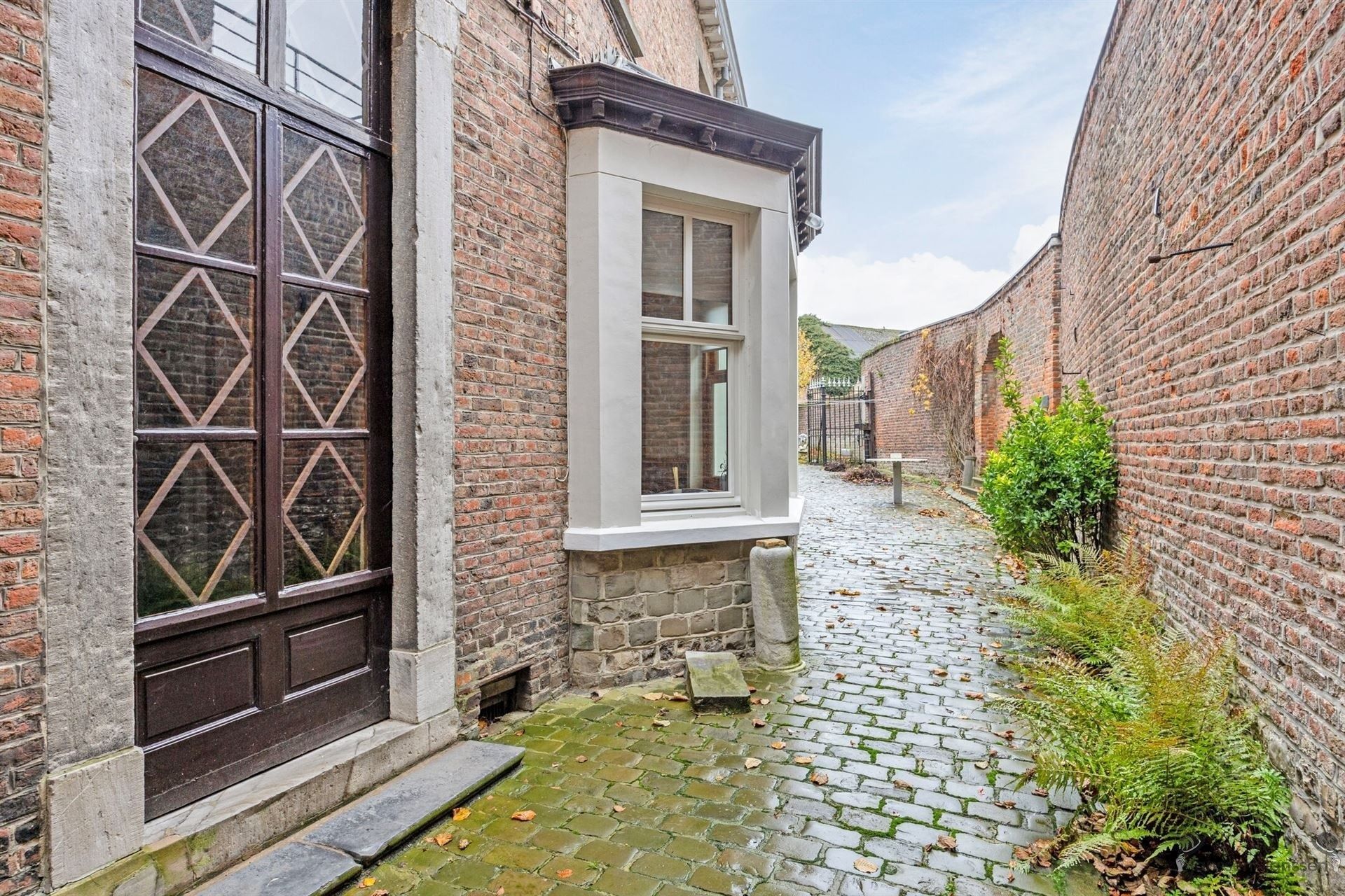 Voormalig kanunnikenhuis met achterliggend perceel. foto 3