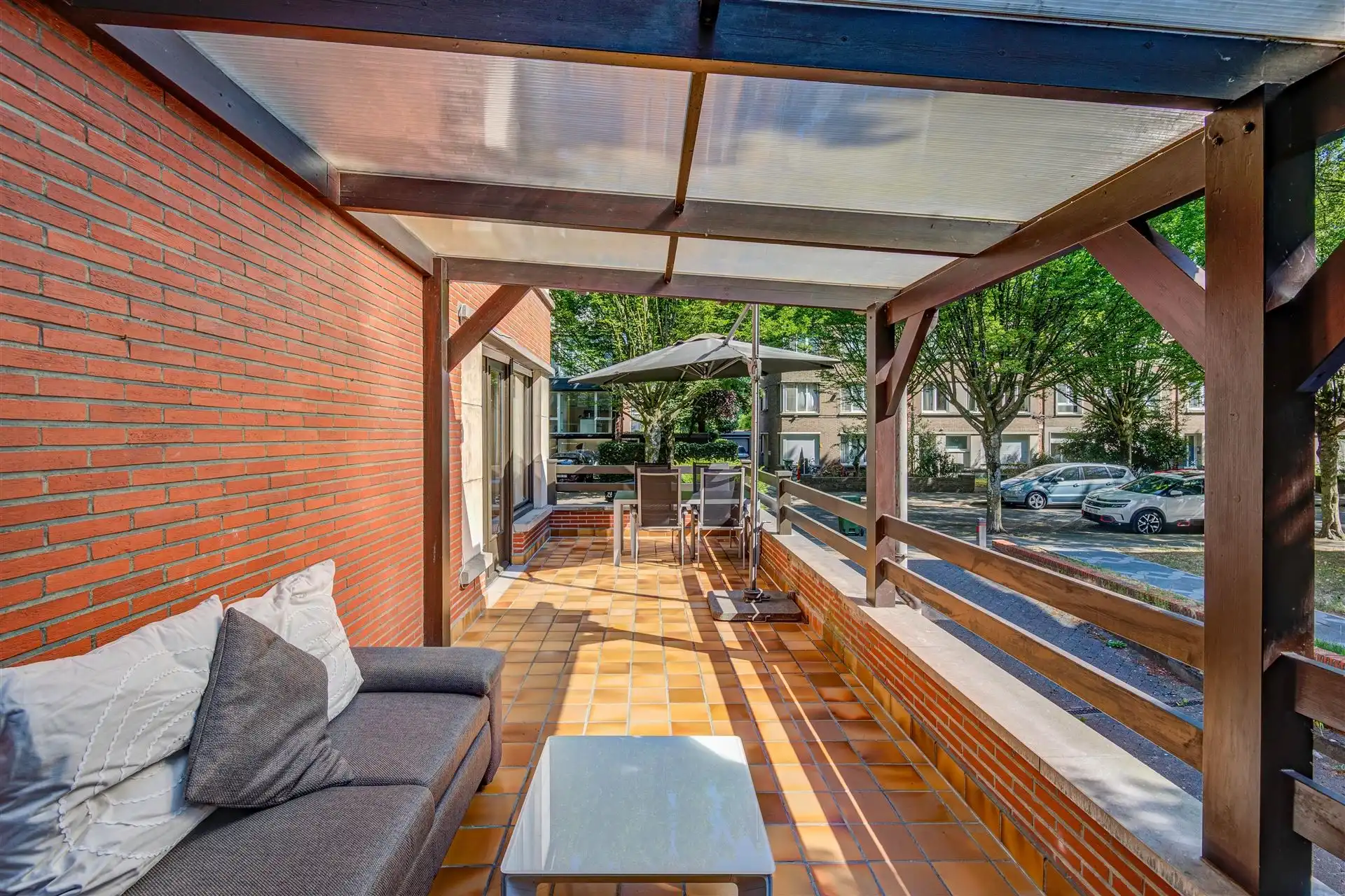 Ruim gelijkvloers appartement met groot terras foto 12