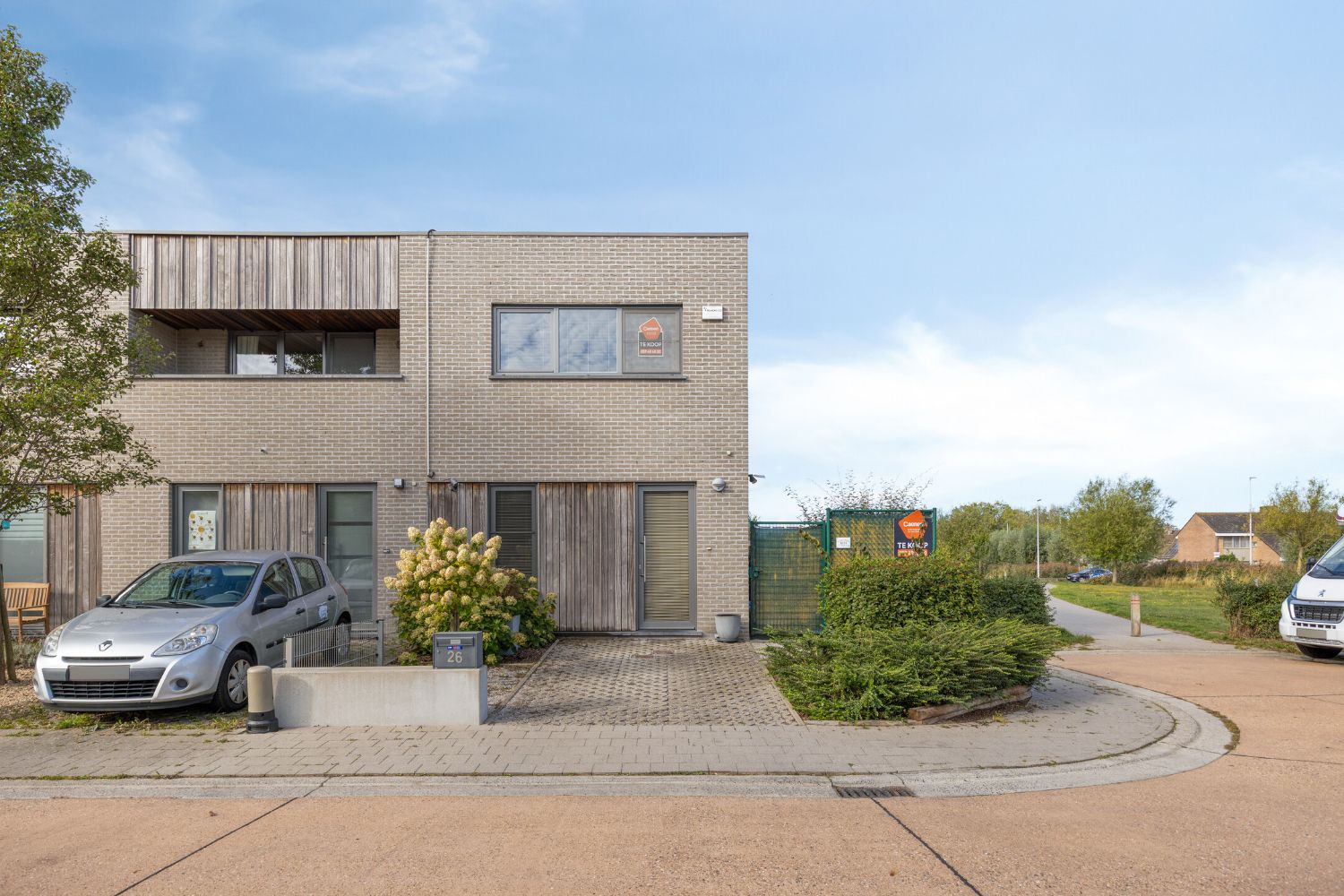 Halfopen recente woning te koop in rustige wijk Baanhof foto 6