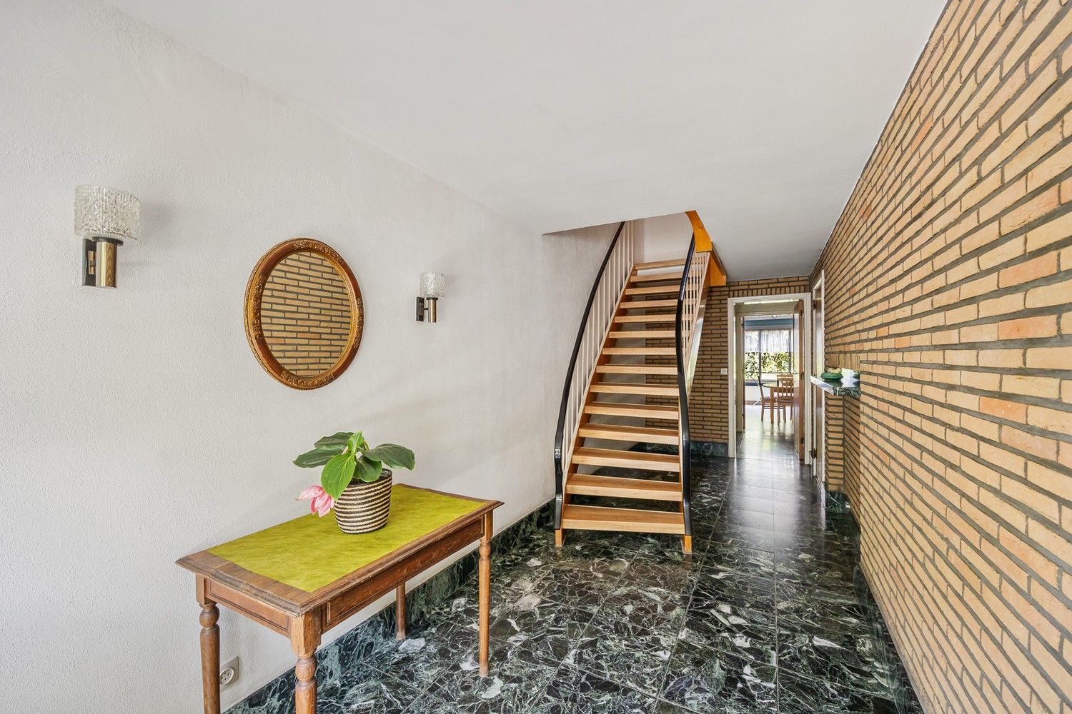 IN OPTIE Ruim en gezellig bel-étage appartement met tuin te Deurne foto 3