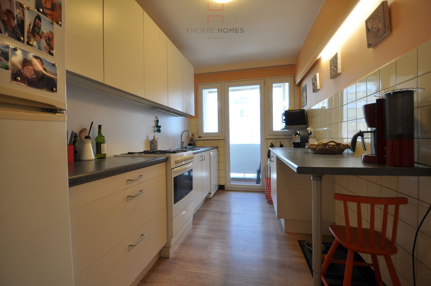 Te renoveren appartement met zijdelings zicht op zee aan het Albertstrand foto 6