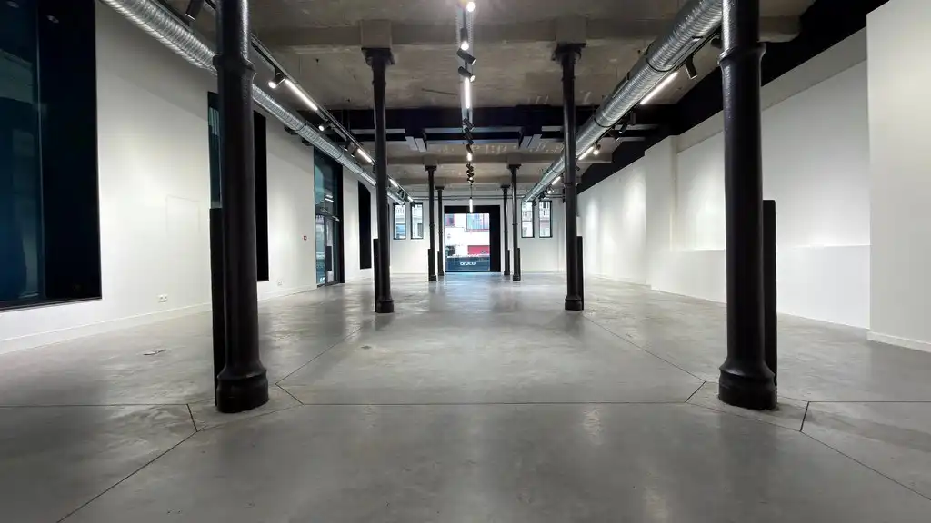 Kantoorruimte of showroom te huur in gerenoveerd pakhuis Valkeniersnatie in Antwerpen foto 4