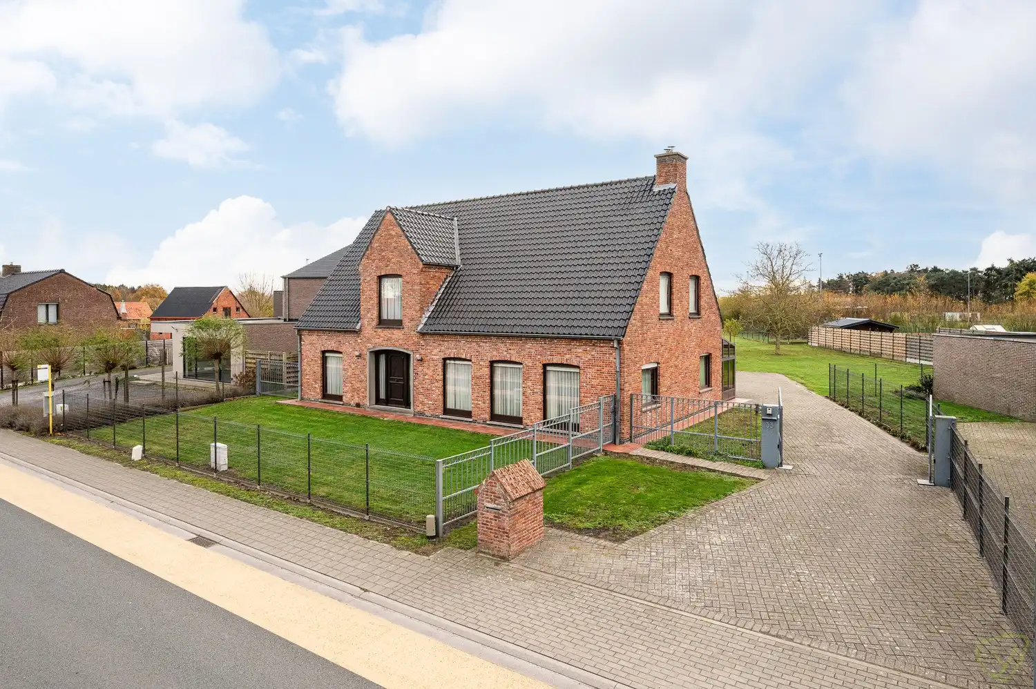 Hoofdfoto van de publicatie: Charmante villa met royale tuin op een uitzonderlijk perceel in Sint-Laureins