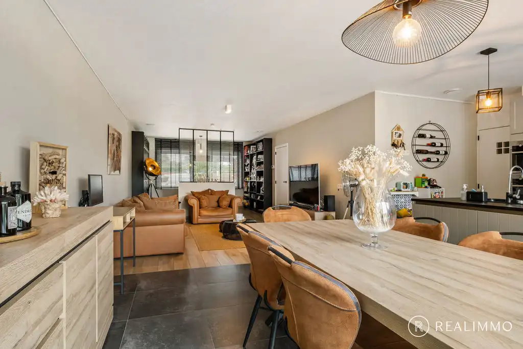 Ruime recente woning met EPC-label A in hartje Moen foto 6