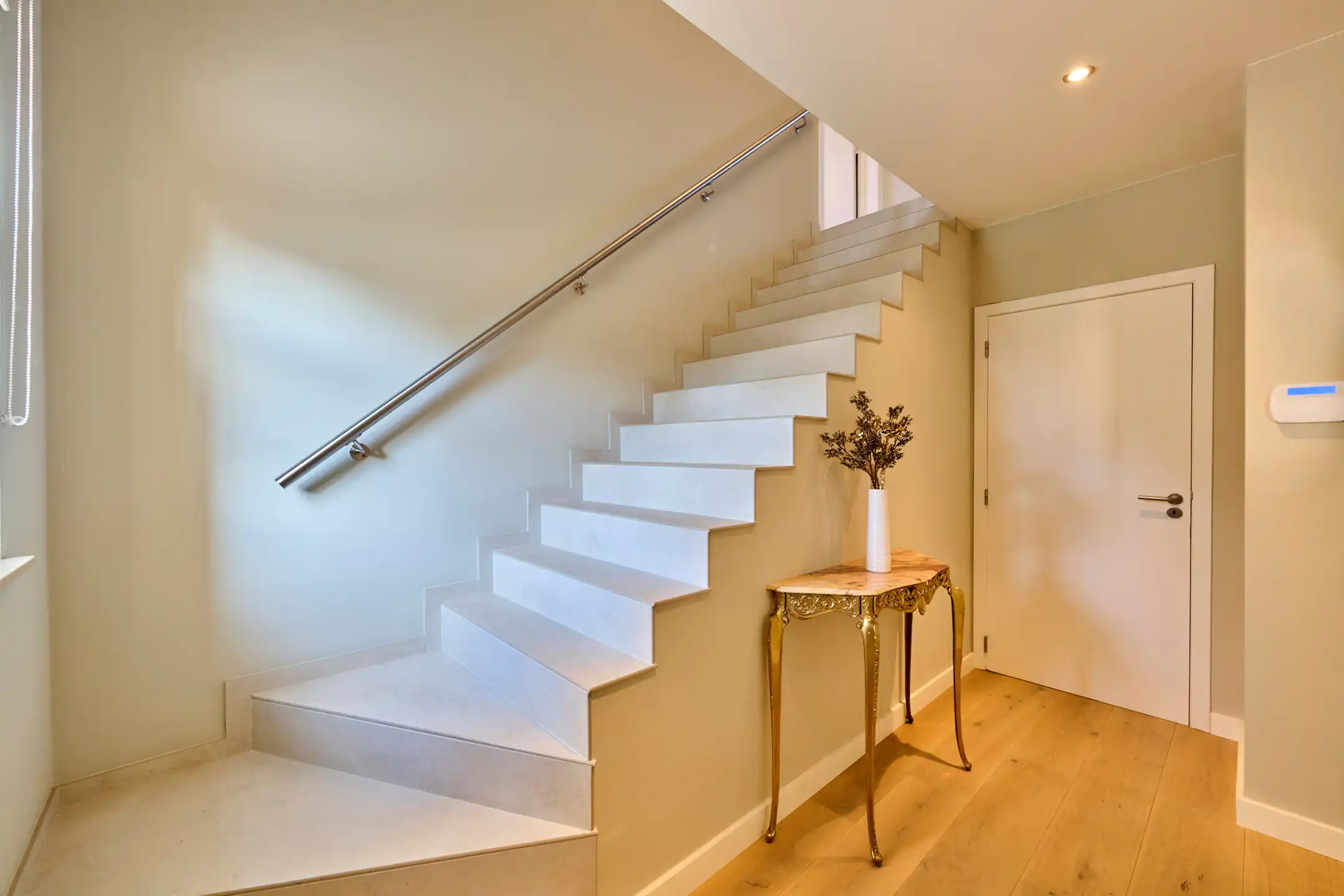 ZEER RUIME INSTAPKLARE WONING MET HOOGWAARDIGE AFWERKING foto 11