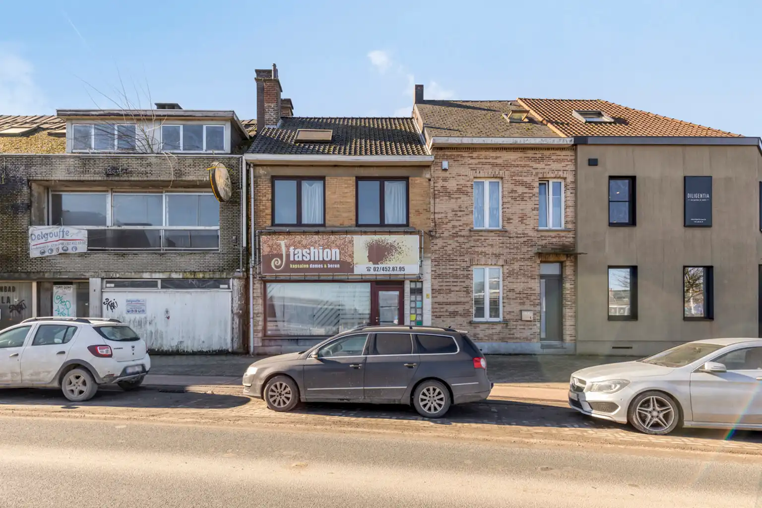 Gebouw gemengd gebruik en potentieel als eengezinswoning foto 2