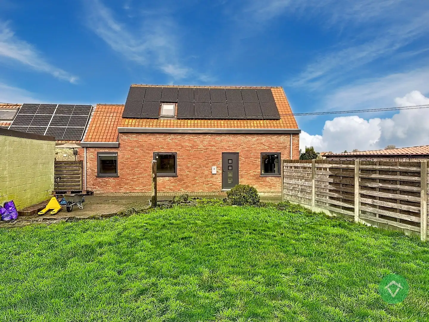 Nieuwbouwwoning te huur in Eernegem – energiezuinig en instapklaar foto {{pictureIndex}}