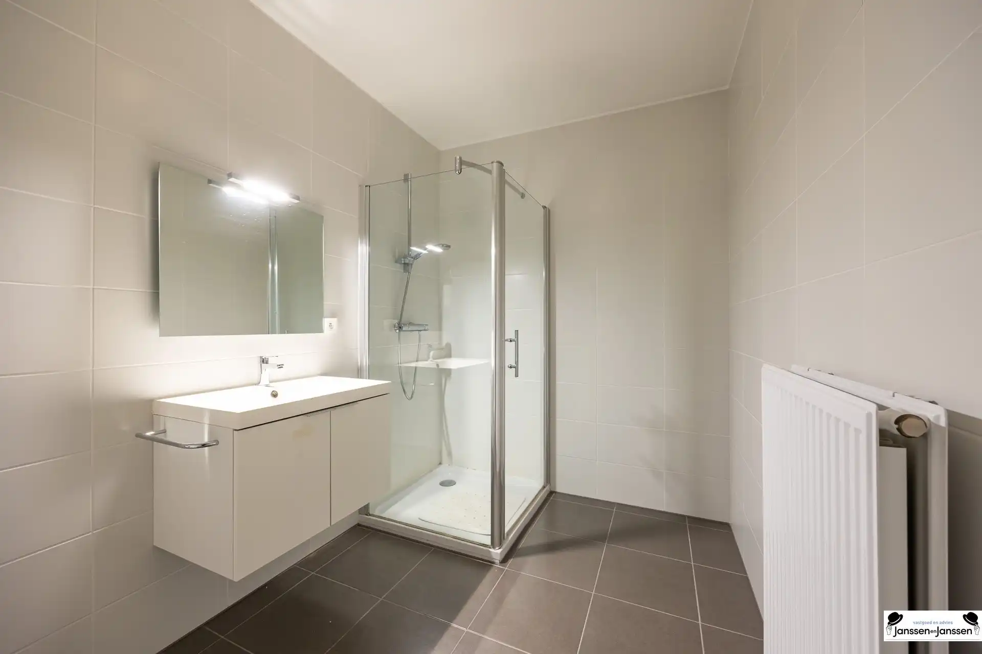 Instapklaar 1-slaapkamerappartement met groot terras in hartje Brasschaat foto 10