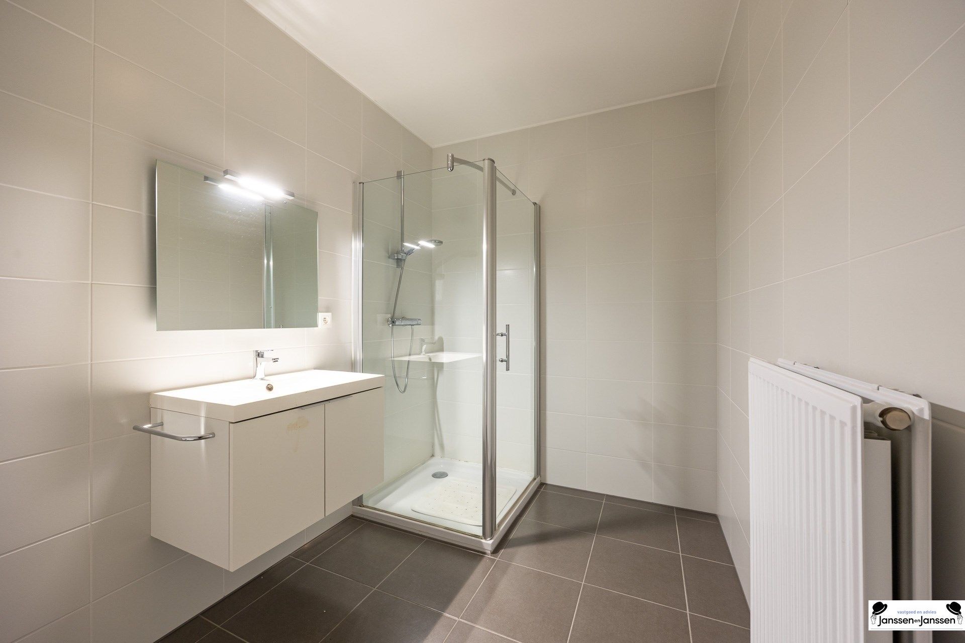 Instapklaar 1-slaapkamerappartement met groot terras in hartje Brasschaat foto 10