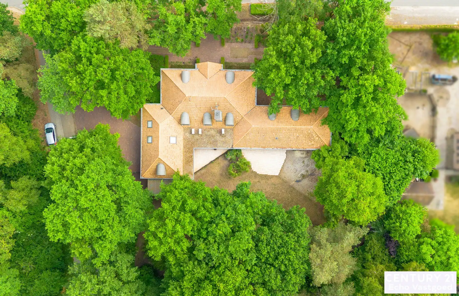 Royale villa met 5 slpks, 4 badks, garage en binnenzwembad foto 2