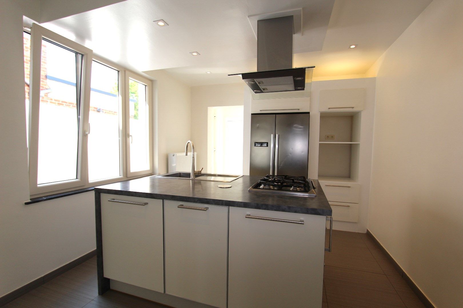 MOOI VERNIEUWDE WONING MET TUIN foto 5