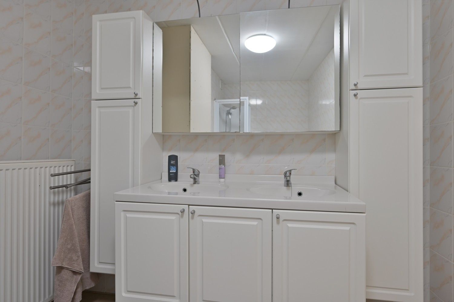 Royaal gelijkvloersappartement met 2 slaapkamers en inpandige garage, nabij het centrum van Lanaken foto 13