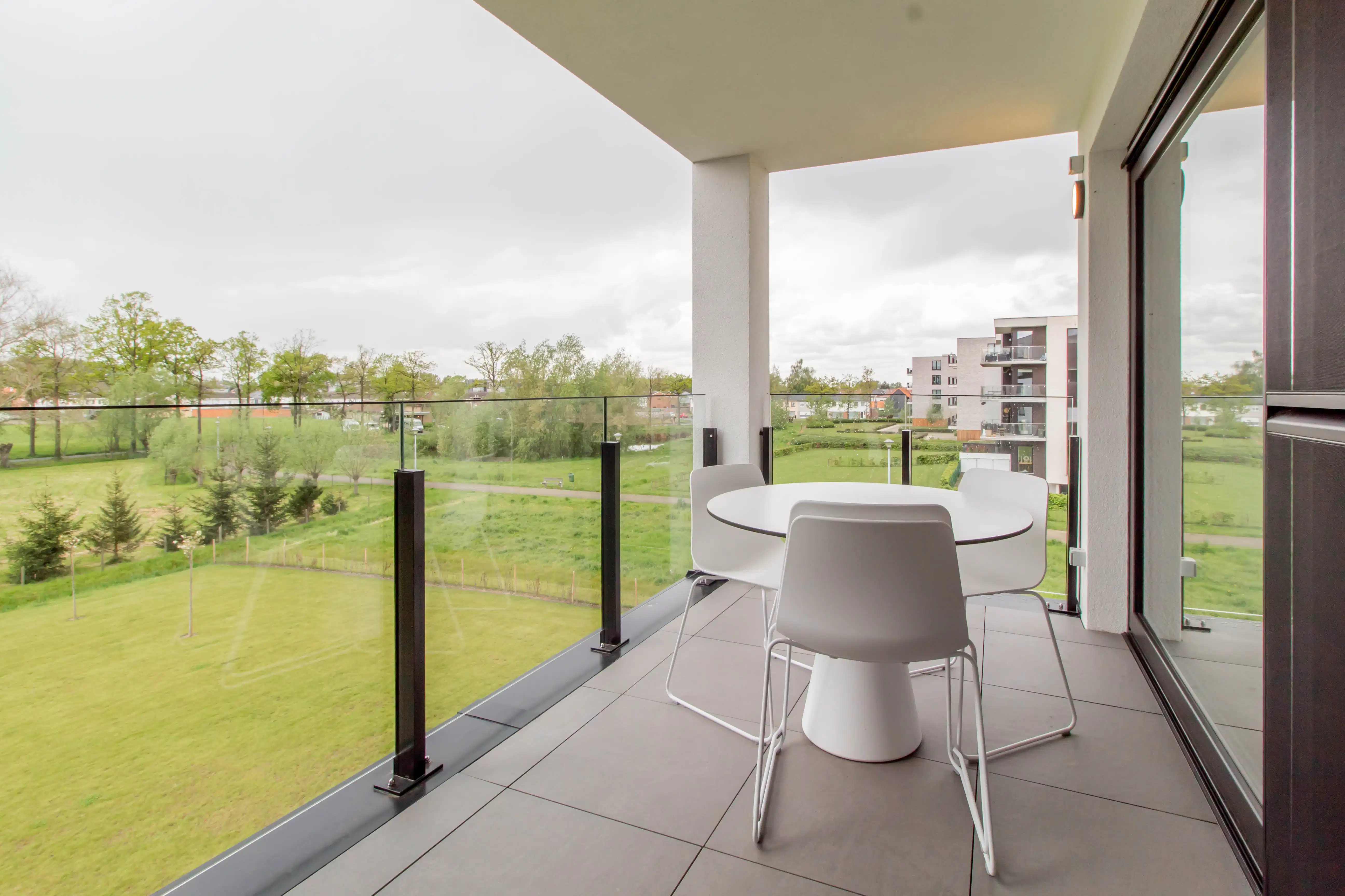 Modern appartement met zuidwestgericht terras in Wetteren foto 11