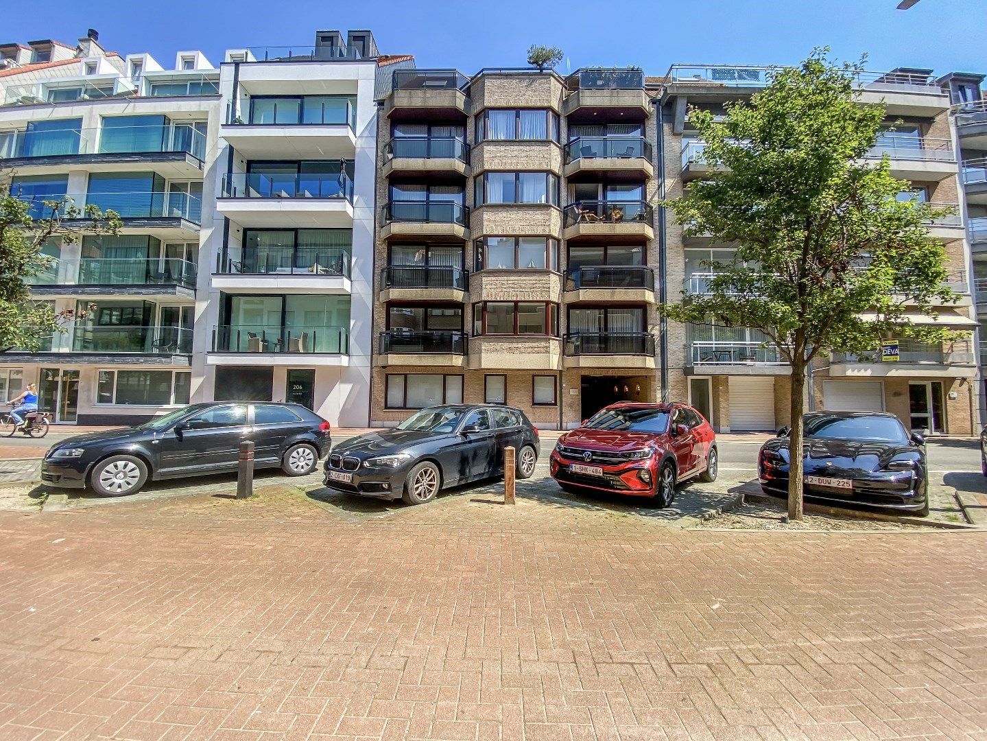 Ruime garagebox gelegen vlakbij tussen het Rubensplein en de Lippenslaan.  foto 1